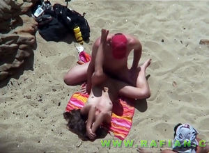 Beach  bang-out from casual hidden cam